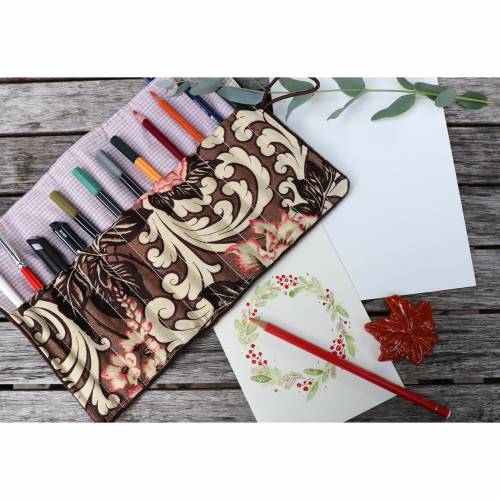 Rollmäppchen mit edlem Schriftzug bestickt aus  Wollstoff,  12 Fächer für Stifte, verschiedene Farben