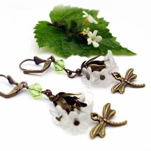 Ohrhänger weiße Blüten mit Libelle, bronzefarben Bild 1