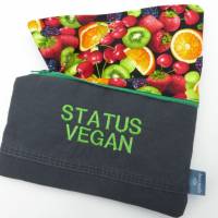 Mäppchen STATUS VEGAN, Innenfutter Früchte, Geschenk für Veganer, vegan, ein Unikat von hessmade, Bild 3