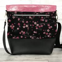 Fold Over Crossbag Asiablüten Materialmix Leder Kunstleder Baumwolle schwarz pink Bild 2