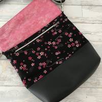 Fold Over Crossbag Asiablüten Materialmix Leder Kunstleder Baumwolle schwarz pink Bild 3