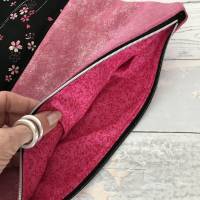 Fold Over Crossbag Asiablüten Materialmix Leder Kunstleder Baumwolle schwarz pink Bild 6