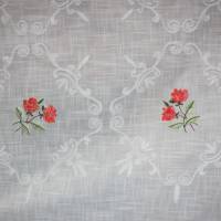 Tischdecke mit roter Blütenstickerei Bild 4