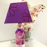 Whitney Neill Gin Flaschenlampe mit lila violett Stofflampenschirm Bild 1