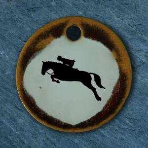 Orgineller Keramik Anhänger mit einem Pferd; Dressur reiten Reitschule Tier, Jockey, Schmuck handgefertigt homemade Hals Bild 1