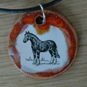 Orgineller Keramik Anhänger mit einem Pferd; Tier, Bauernhof, Schmuck handgefertigt homemade Halskette Geschenk Bild 1
