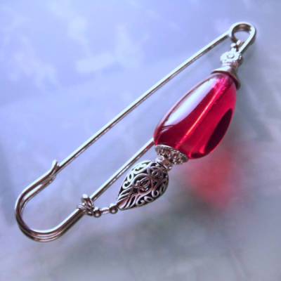 Schalnadel rot silber böhmisches Glas, 10cm lange Kiltnadel mit großem Glasnugget