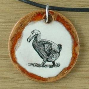 Orgineller Keramik Anhänger Dodo. ausgestorben Vogel Geschenk Halskette  Schmuck Amulett verstellbare Kette Talisman Sou Bild 1
