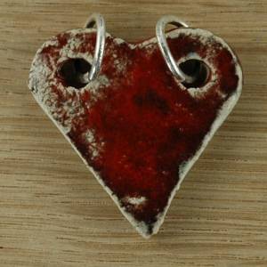 Orgineller Keramik Anhänger Drache. Fantasy, rotes Herz  Schmuck handgefertigt Halskette Geschenk Mädchen Jungen Frauen Bild 2