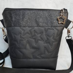Kleine Handtasche Stern Glitzer Umhängetasche schwarze Tasche mit Anhänger Kunstleder Bild 2