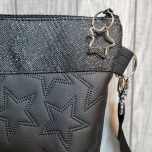 Kleine Handtasche Stern Glitzer Umhängetasche schwarze Tasche mit Anhänger Kunstleder Bild 4