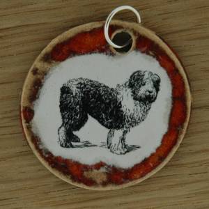 Orgineller Keramik Anhänger mit einem Bobtail; Hund, Schmuck, handgefertigt, homemade, Halskette, Geschenk, Herren, Kind Bild 1