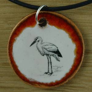 Orgineller Keramik Anhänger mit einem Storch; Vogel, Geschenk, Kette, Schmuck, Herren, Kinder, Damen, Mädchen, Jungen Bild 1