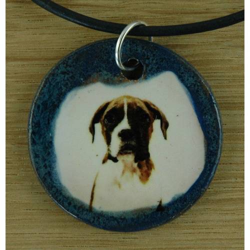 Orgineller Keramik Anhänger mit einem Boxer; Hund, Schmuck, handgefertigt, homemade, Halskette, Geschenk, Herren, Kinder