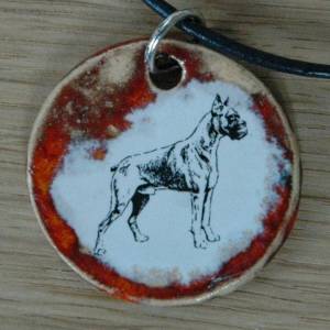 Orgineller Keramik Anhänger mit einem Boxer; Hund, Schmuck, handgefertigt, homemade, Halskette, Geschenk, Herren, Kinder Bild 1
