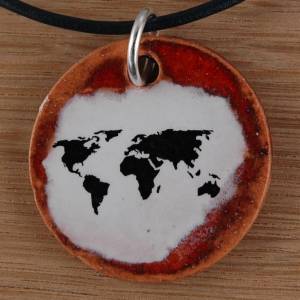 Orgineller Keramik Anhänger Erde; Lehrer, Welt, Schmuck handgefertigt homemade Halskette Geschenk Mädchen Jungen Frauen Bild 1