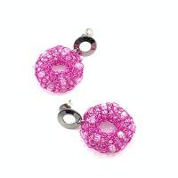 Ohrringe: gestrickter Donut-/Ring aus pinkfarbenem Kupferdraht mit glitzernden Glasschliffperlen Bild 1