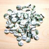 50 Glasperlen Linsen 8 mm grün-weiß gestreift Bild 1