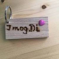 Schlüsselanhänger aus Holz, Anhänger, „ I mog Di “, Herz,Schmuckkeramik Bild 2