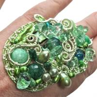 Sehr großer Ring grün Perlen an Fluorit 75 x 45 mm handgemacht in wirework silberfarben crazy Handschmuck Bild 3