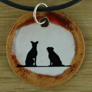 Orgineller Keramik Anhänger mit 2 Hunden. Hund Schmuck, handgefertigt, homemade, Halskette, Geschenk, Herren, Kinder, Da Bild 1