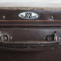 alter Reisekoffer mit Metallbeschlägen Federmechanismus Bild 2