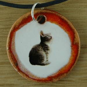 Orgineller Keramik-Anhänger Katze; grau gestreift Stubentiger, Kätzchen, Zeichnung Geschenk Katzenbesitzer Tiere Haustie Bild 1