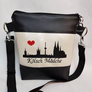 Kleine Handtasche Köln Kölsch Mädche  schwarz weiss  Umhängetasche Cologne Herz Tasche mit Anhänger Kunstleder Kölner Do Bild 1