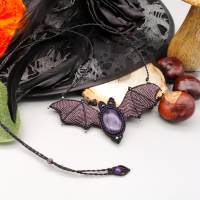 Makramee-Halskette "Fledermaus" mit Amethyst, Halloween Collier Bild 1