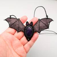 Makramee-Halskette "Fledermaus" mit Amethyst, Halloween Collier Bild 8