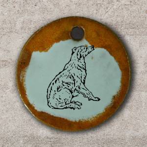 Witziger Keramik Anhänger Mischlingshund. Zeichnung Langhaar Hund Schmuck, Kette, Kettenanhänger Geschenk Hundebesitzer Bild 1