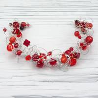 Halskette mit roten Perlen Bild 1
