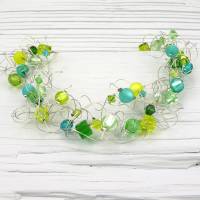 Halskette mit grünen Perlen Bild 1