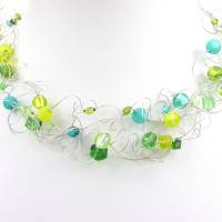 Halskette mit grünen Perlen Bild 2
