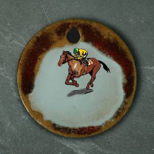 Orgineller Keramik Anhänger Pferdrennen; Jockey Dressur reiten Reitschule Tier, Schmuck handgefertigt homemade Halskette Bild 1