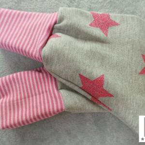 Pumphose Gr. 62/68 und Gr. 74/80 - Mitwachshose - mit Liebe genäht - mit rosa glitzer Sternen aus Sweat Bild 3