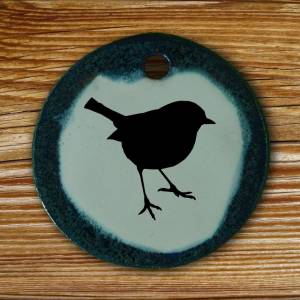 Orgineller Keramik Anhänger mit einer Amsel; Vögeln Vogel Garten Geschenk, Kette, Schmuck, Herren, Kinder, Damen, Mädche Bild 1