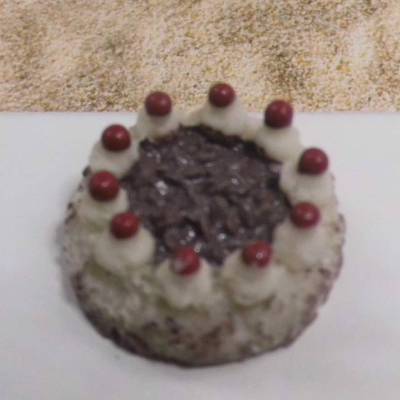 Miniatur Schwarzwälder Torte Kirschtorte zur Dekoration oder zum Basteln - Puppenhaus