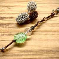 Makramee Schlüsselanhänger mit grüner Glasperle Bild 1