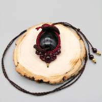 Makramee-Halskette "Schlange" mit Regenbogen-Obsidian und Granat, Halloween Collier Bild 6