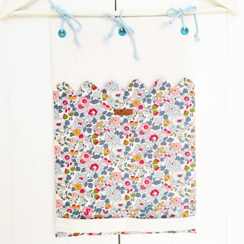 Wandtasche mit Platz für Notizen! Bewacht das aktuelle Buch, Dokumente oder Projekte auf. Auch gut für Unterwäsche!