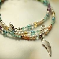 Engel Kette mit Silberflügel, Perlen und Edelsteinen Bild 2