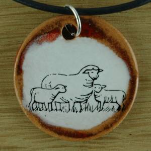 Orgineller Keramik Anhänger Schafe. Bauernhof Tiere Hühner Geschenk Halskette  Schmuck Amulett verstellbare Kette Talism Bild 1
