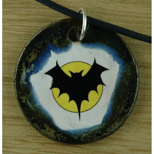 Orgineller Keramik Anhänger mit einer Fledermaus. Dracula Vampir Tiere Tierschutz Geschenk Kinder Mädchen Jungen Halsket