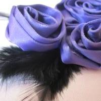 Lila Haarklammer mit Haarblumen und Federn "Isabelle" romantisch viktorianisch violett Bild 2