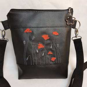 Kleine Handtasche Mohnblume  schwarz grau rot  Umhängetasche Blume  Tasche mit Anhänger Kunstleder Bild 5