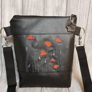 Kleine Handtasche Mohnblume  schwarz grau rot  Umhängetasche Blume  Tasche mit Anhänger Kunstleder Bild 8