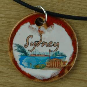 Orgineller Keramik Anhänger Sydney. Australien Souvenir Geschenk Halskette  Schmuck Amulett verstellbare Kette Talisman Bild 1