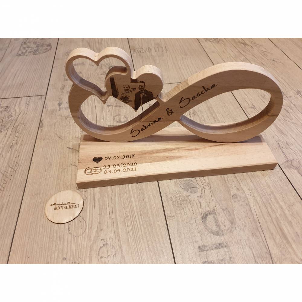 Unendlichkeitszeichen, Endlosschleife, Infinity Unikat aus Buchenholz personalisiertes Geschenk zur Hochzeit Bild 1