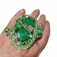 großer Ring grün Perlen an Jaspis 65 x 45 mm handgemacht in wirework silberfarben crazy Handschmuck Bild 2